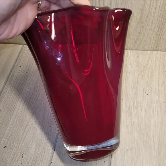 Vtg 70s Elegant Ruby Red Glass Handkerchief Vase Large Thick MCM Murano Style - Picture 6 of 9